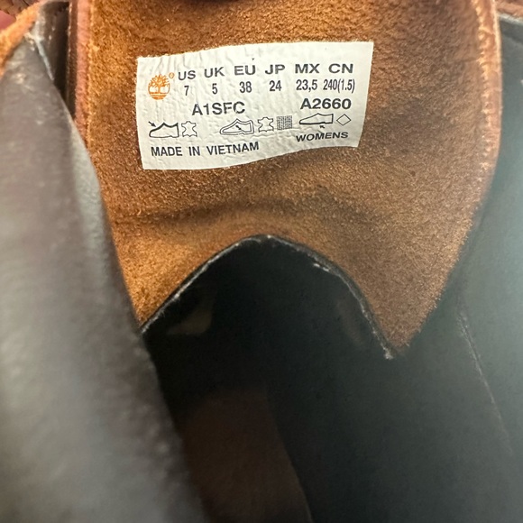 Timberland size 7 leather boots. - Picture 4 of 5